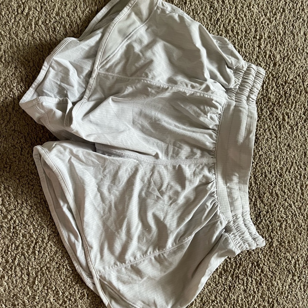 White lulu low rise hottie hot shorts (2.5)